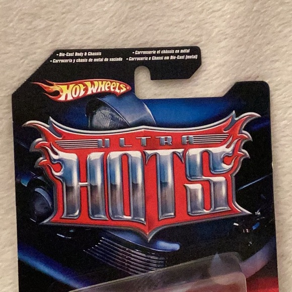 Hot Wheels '67 Chevy Camaro ~ Ultra Hots ~ Chevrolet ~ 1:64 - Picture 4 of 9